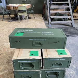 groene houten kist
