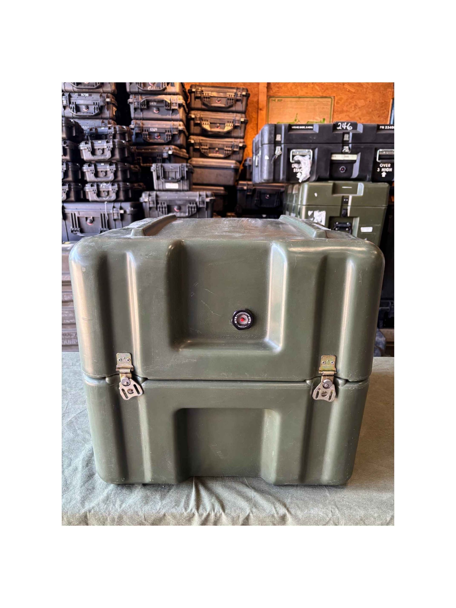 Pelican / Hardigg military transit case 48 x 48 x 48 CM